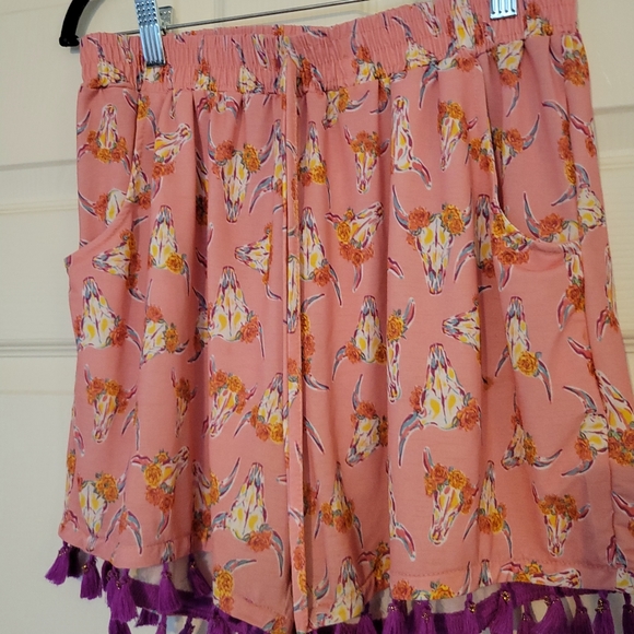 Simply Southern Pink Cow Skull Floral Shorts Tassels Elastic Waist Size L/XL - Picture 3 of 5